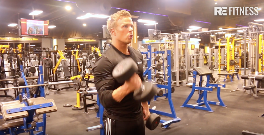 HOW TO DO A STANDING DUMBBELL CURL